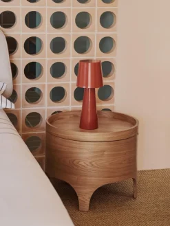 Mesitas De Noche|Mesitas De Noche> Mesita de noche redonda de madera de eucalipto con espacio de almacenamiento Octavia