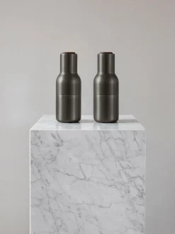 Molinillos De Especias|Molinillos De Especias>Audo Copenhagen Molinillos de sal y pimienta con tapón de madera de nogal Bottle Grinders, 2 uds. Gris antracita, madera de nogal