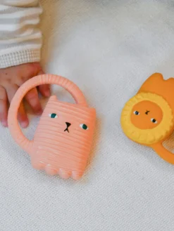 Juguetes Para Bebés|Juguetes Para Bebés>Oli & Carol Mordedor artesanal para bebé Oli&Carol x Donna Wilson