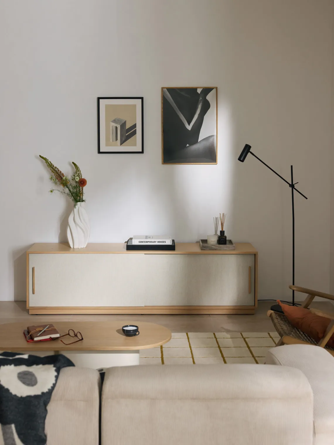 Muebles De Tv|Muebles De Tv>Westwing Collection Mueble TV de madera con frente tapizado Wisp Madera de roble clara, gris claro