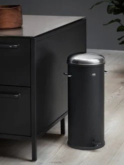 Cubos De Basura Y Reciclaje|Almacenaje De Cocina></noscript>Vipp Papelera con pedal 17 Negro, plateado