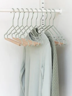 Decoración Infantil|Almacenaje Infantil>Mustard Made Perchas Kids Top, 10 uds. Verde salvia