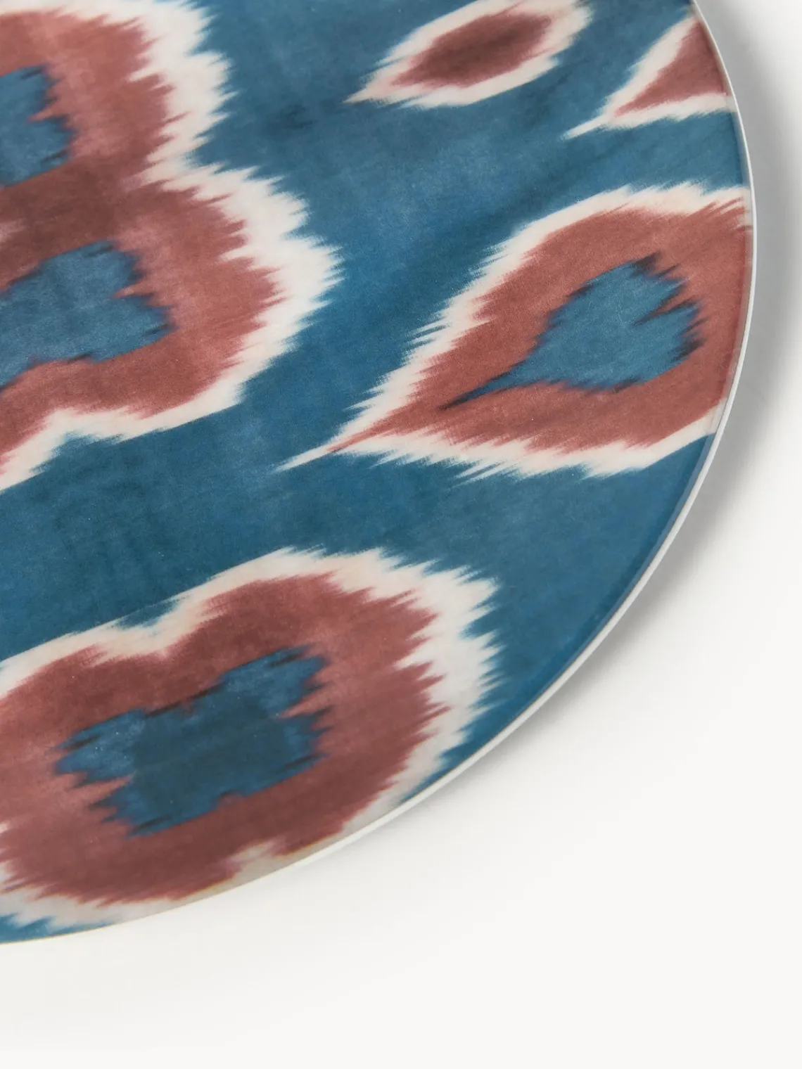 Platos De Postre|Vajillas Completas>Les Ottomans Plato postre artesanal de porcelana Ikat Azul, rojo óxido, blanco