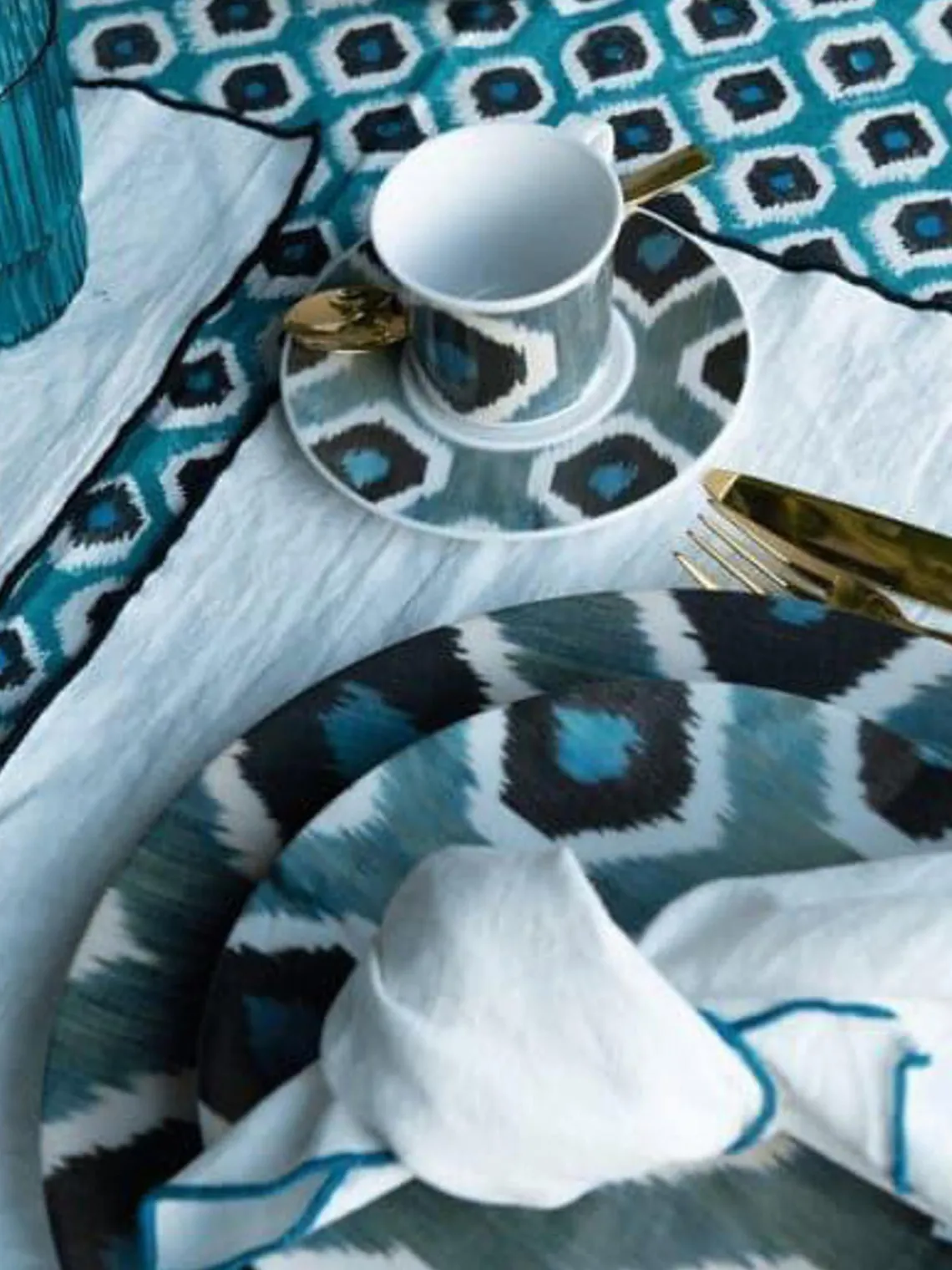 Platos De Postre|Vajillas Completas>Les Ottomans Plato postre artesanal de porcelana Ikat Azul petróleo, negro, blanco