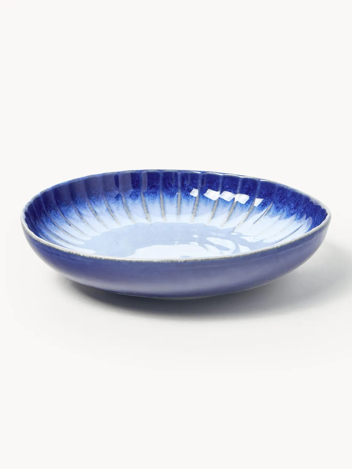 Platos Hondos|Vajillas Completas>Westwing Collection Platos hondos artesanales con esmalte reactivo Vinci, 4 uds. Azul real y azul claro con gradiente de color