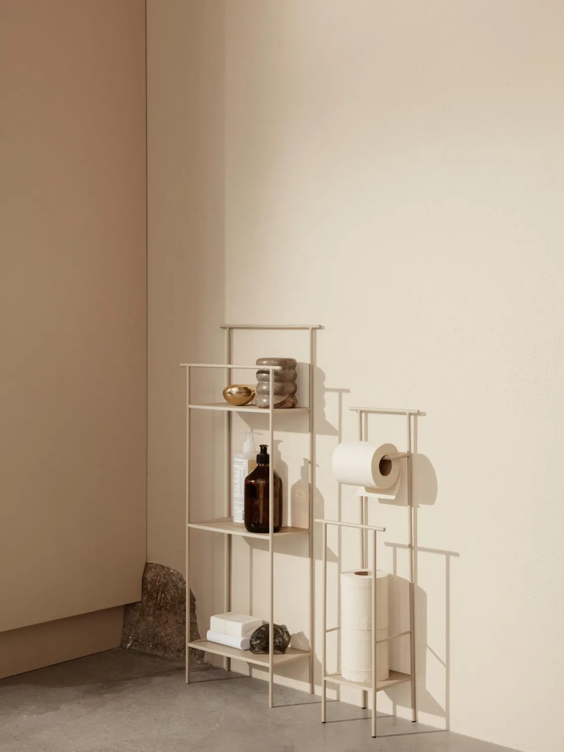Portarrollos|Estanterías De Baño>Ferm Living Portarrollos con estante Dora Beige claro mate