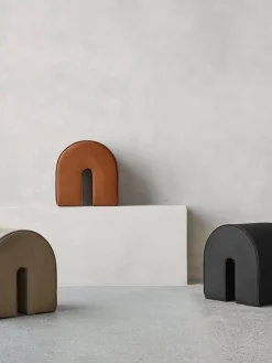 Pufs Y Otomanos|Pufs Y Otomanos>Kristina Dam Puf de piel Curved Cuero negro