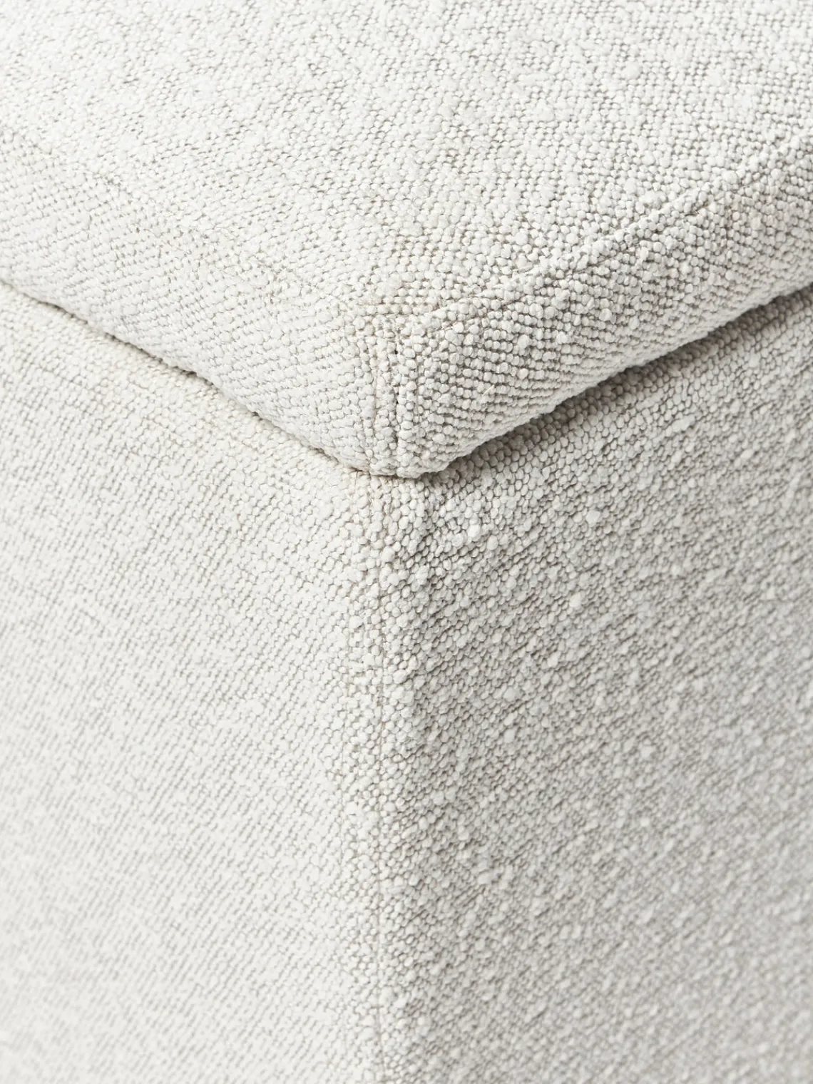 Pufs Y Otomanos|Pufs Y Otomanos>Westwing Collection Puf en tejido bouclé con espacio de almacenamiento Winou Bouclé blanco Off White