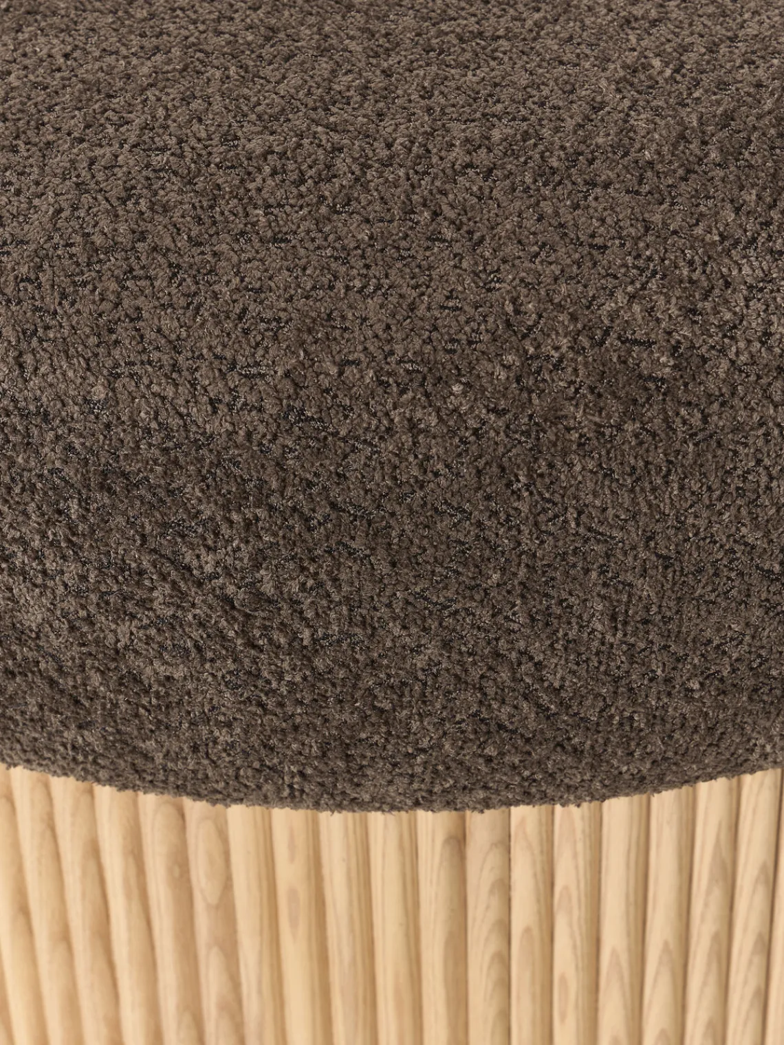 Pufs Y Otomanos|Pufs Y Otomanos>Westwing Collection Puf grande tapizado en borreguillo bouclé con espacio de almacenamiento Nala Tejido borreguillo bouclé taupe, madera de fresno clara