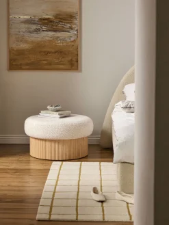 Pufs Y Otomanos|Pufs Y Otomanos>Westwing Collection Puf grande tapizado en borreguillo bouclé con espacio de almacenamiento Nala Tejido borreguillo bouclé blanco Off White, madera de fresno clara