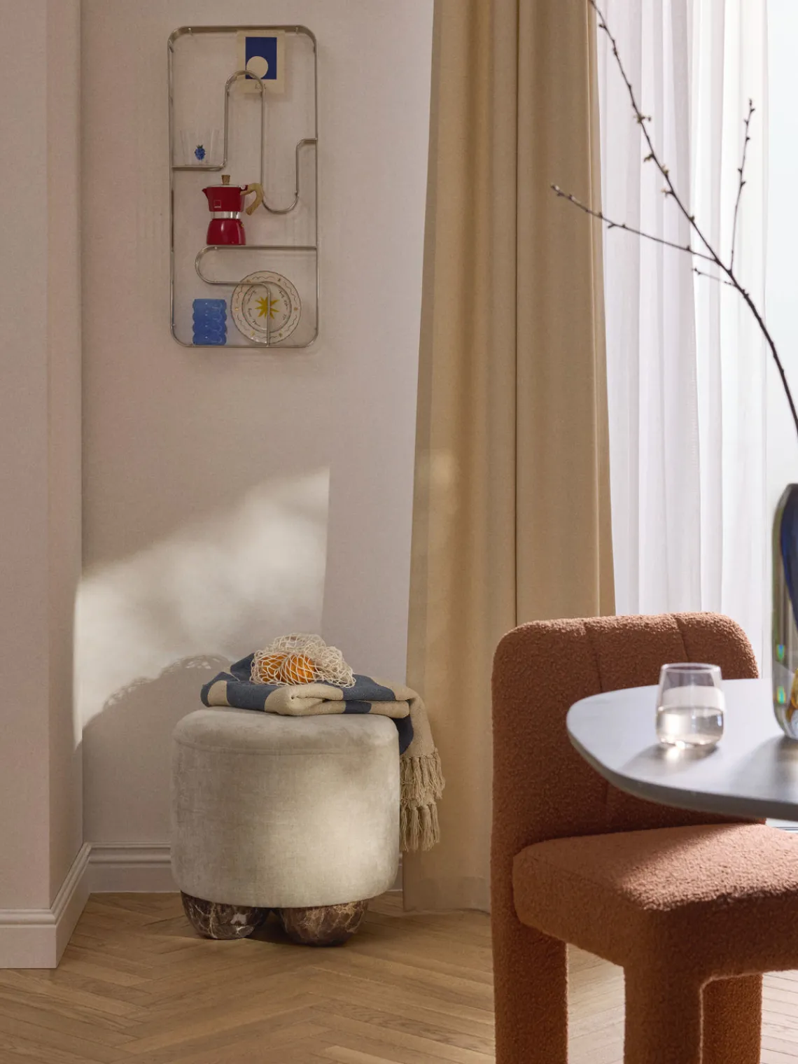 Pufs Y Otomanos|Pufs Y Otomanos>Westwing Collection Puf reposapiés tapizado con patas de bola de mármol Lino Tejido beige, marrón claro en aspecto de mármol