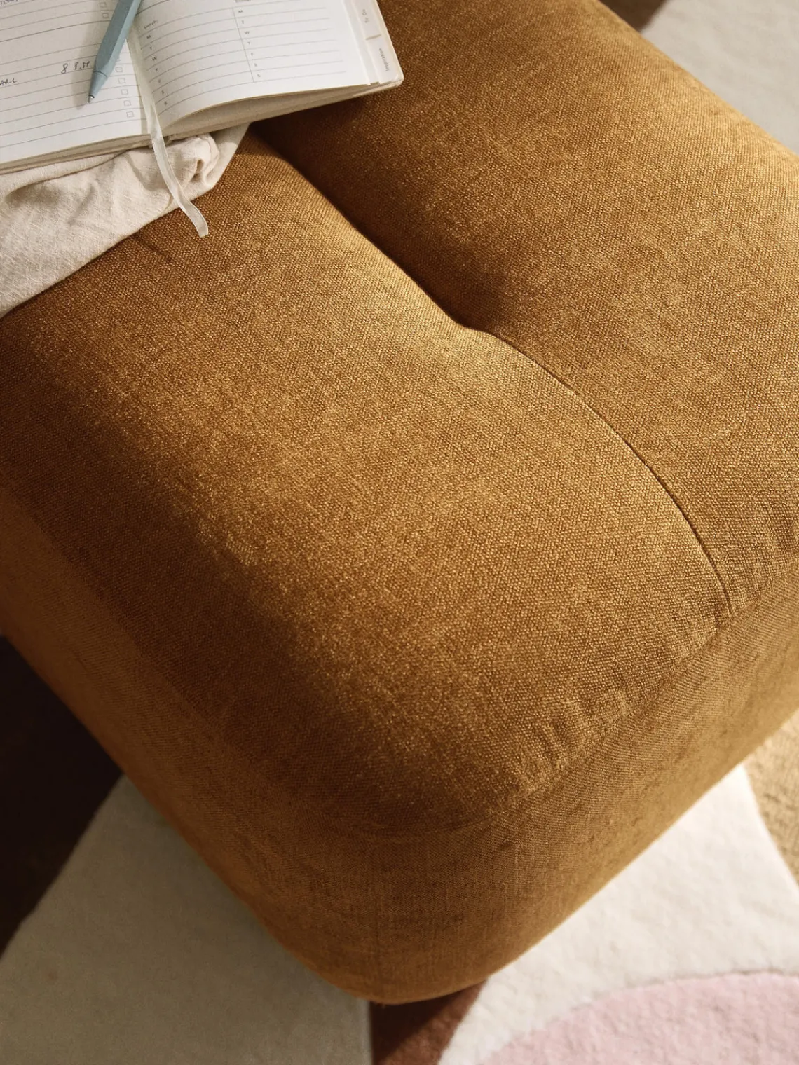 Reposapiés|Sofás>Westwing Collection Reposapiés puf Stella Tejido jaspeado ocre