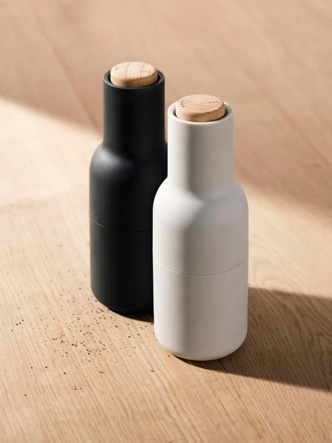 Molinillos De Especias|Molinillos De Especias>Audo Copenhagen Salero y pimentero de diseño con tapa de haya Bottle Grinder, 2 uds. Gris antracita, blanco, madera de haya