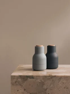 Hot Salero y pimentero pequeños de diseño con tapa de haya Bottle Grinder, 2 uds. Molinillos De Especias|Molinillos De Especias