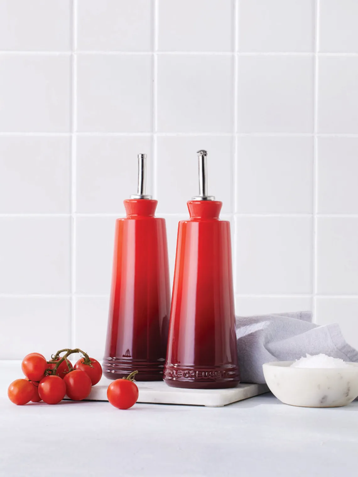 Aceiteras Y Vinagreras|Aceiteras Y Vinagreras>LE CREUSET Set de botellas de aceite y vinagre Cherrish Rojo, color vino, plateado