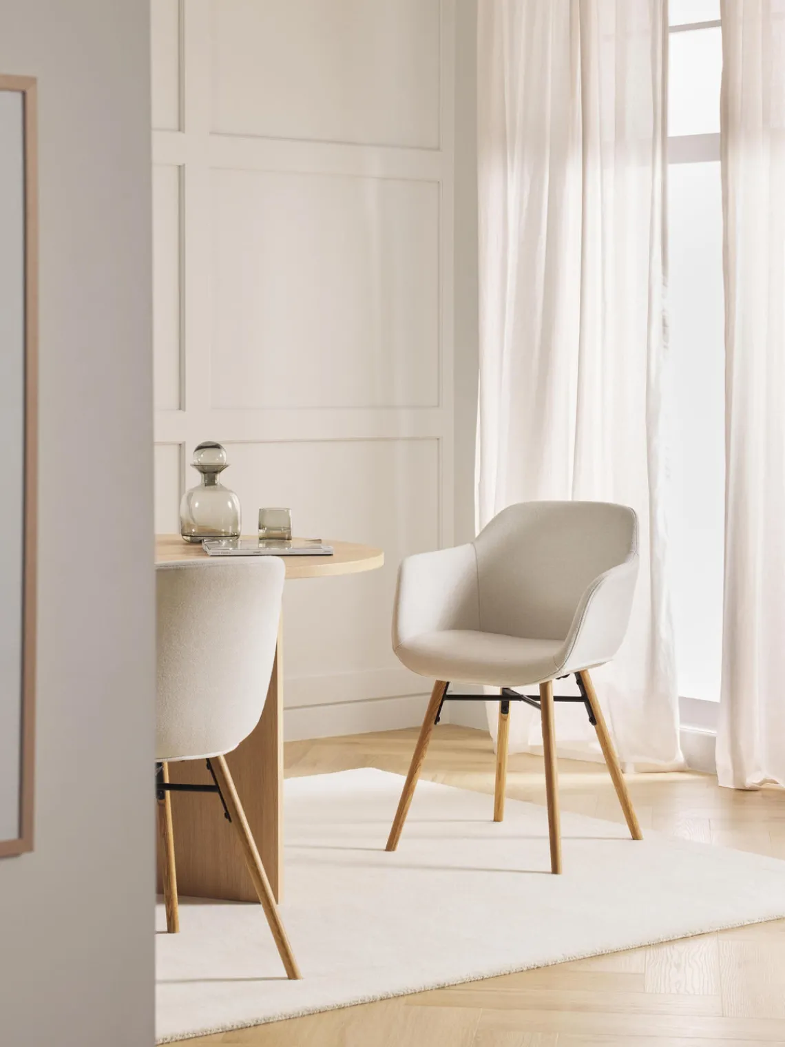 New Silla con asiento estrecho y reposabrazos Fiji Sillas Con Reposabrazos|Sillas