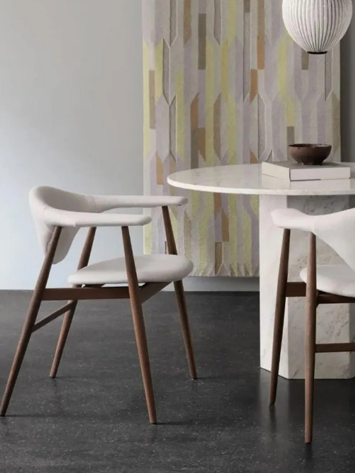 Sillas De Madera|Sillas Con Reposabrazos>GUBI Silla con reposabrazos de madera de nogal Masculo Tejido blanco Off White, madera de nogal