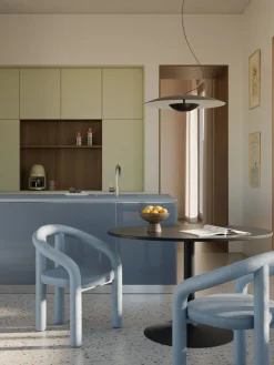 Sillas>Westwing Collection Silla con reposabrazos de terciopelo Calan Terciopelo azul claro