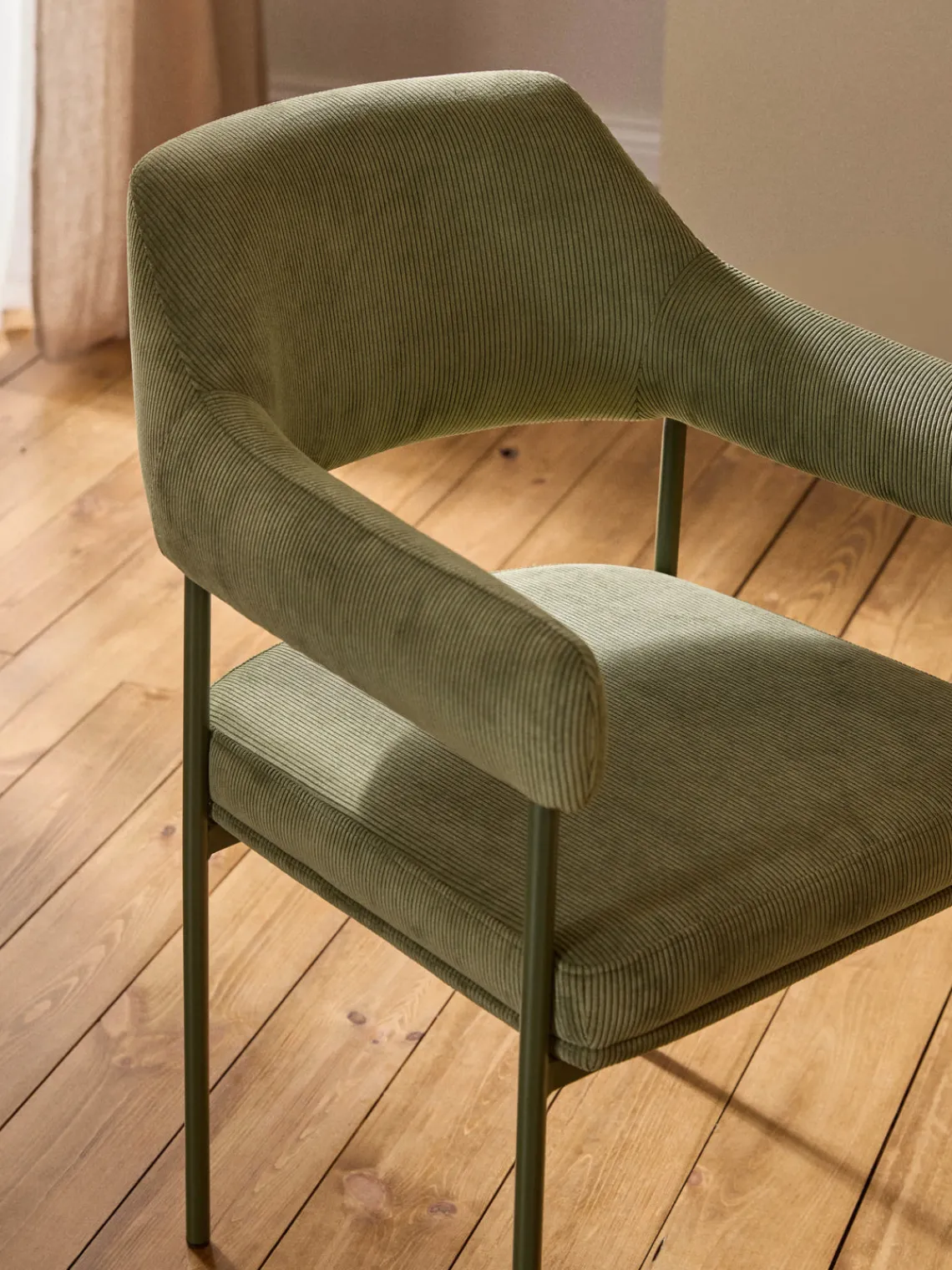 Discount Silla con reposabrazos de pana Zoe Sillas Con Reposabrazos|Sillas