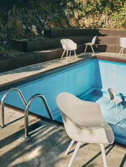 Sillas De Jardín|Sillas De Jardí­N></noscript>GUBI Silla con reposabrazos para exterior Beetle Beige claro, mate