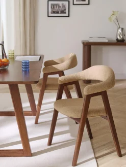 Sillas Con Reposabrazos|Sillas>Westwing Collection Silla con reposabrazos tapizada en tejido bouclé Nik Bouclé beige, madera de roble barnizada en marrón oscuro