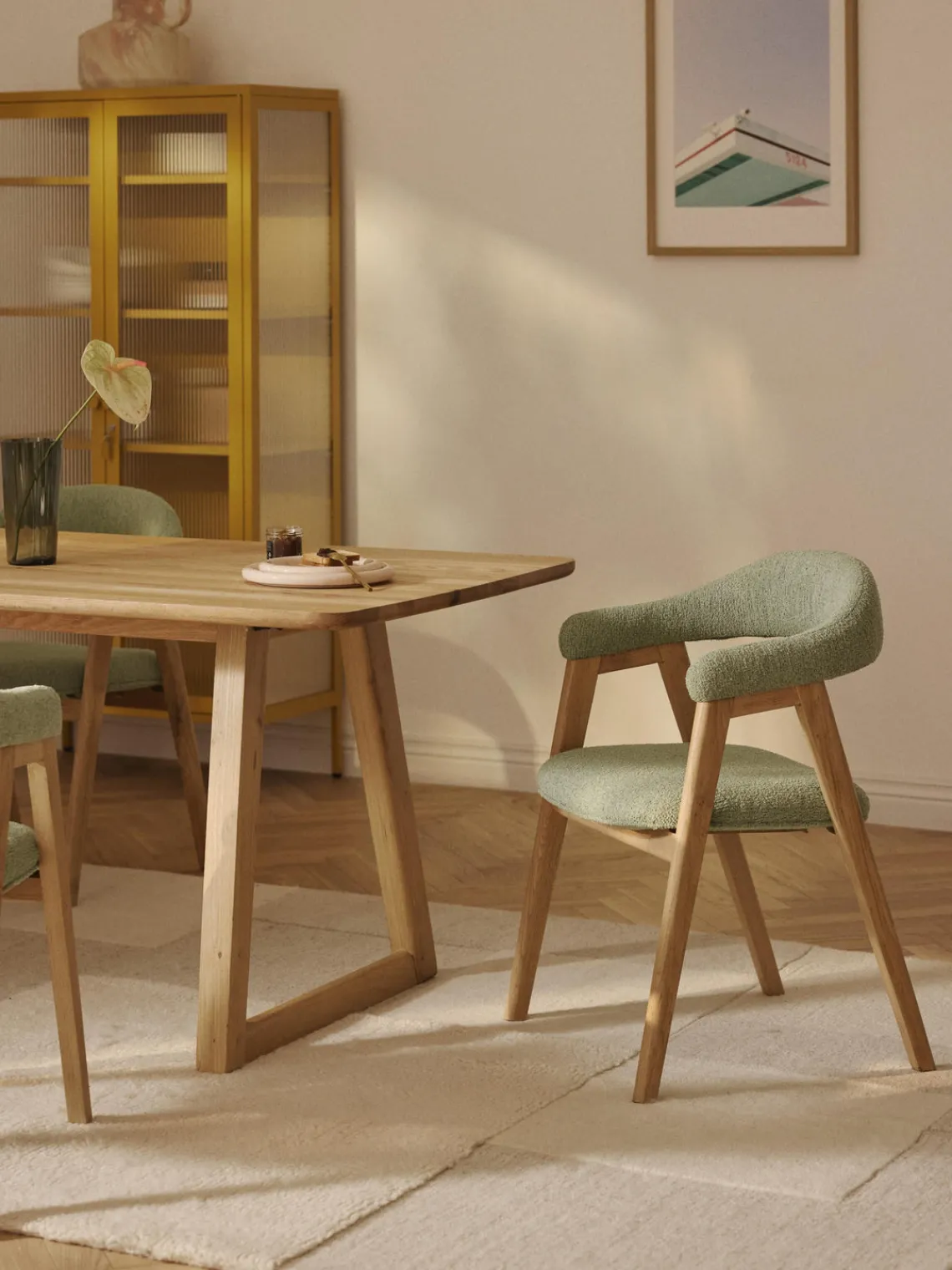 Sillas Con Reposabrazos|Sillas>Westwing Collection Silla con reposabrazos tapizada en tejido bouclé Nik Bouclé verde salvia, madera de roble barnizada