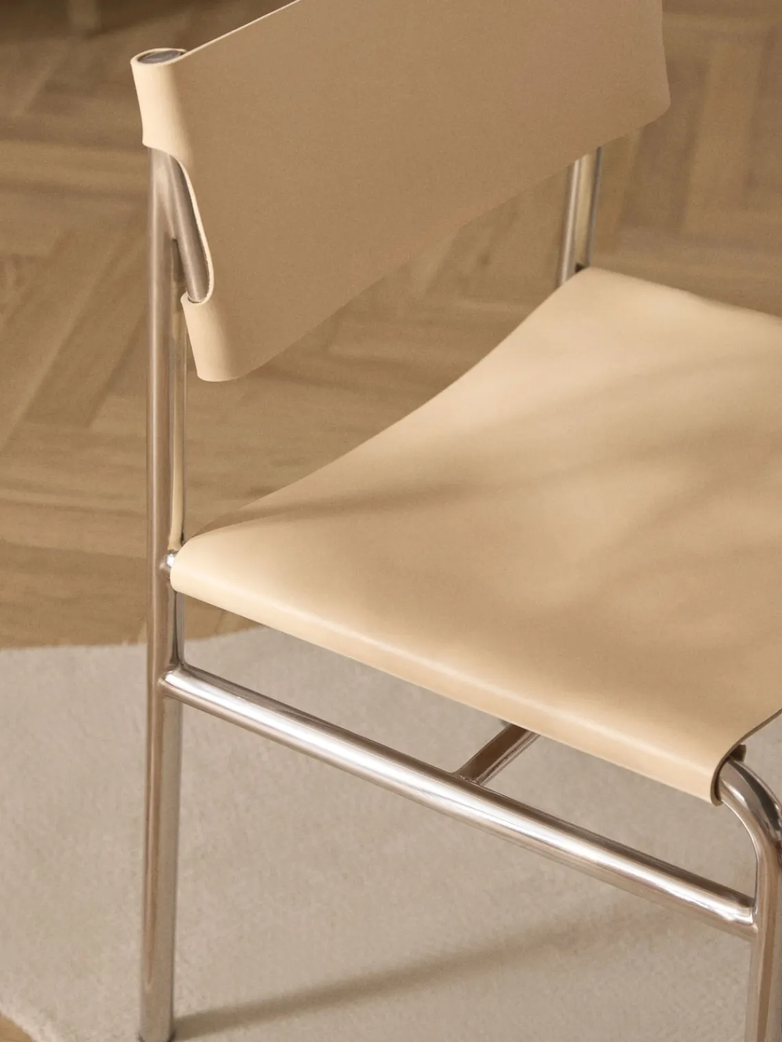 Sillas>Westwing Collection Silla de cuero Jordan Cuero beige, plateado brillante