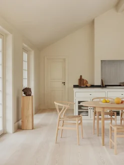 Sillas De Madera|Sillas></noscript>Carl Hansen & Søn Silla de madera con asiento tejido a mano CH24 Wishbone Chair Madera de haya pintada en terracota, beige