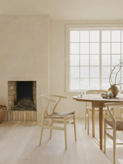 Sillas>Carl Hansen & Søn Silla de madera con asiento tejido a mano CH24 Madera de haya pintada en beige claro, beige