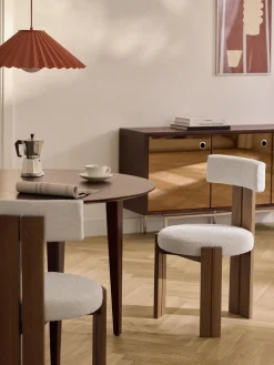 New Silla de madera con tapizado bouclé Katya Sillas