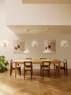 Sillas De Madera|Sillas></noscript>GUBI Silla de madera de nogal con tejido vienés C-Chair Madera de nogal, beige claro