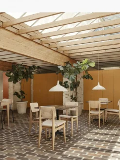 Sillas De Madera|Sillas>GUBI Silla de madera de roble con asiento trenzado C-Chair Madera de roble, beige claro