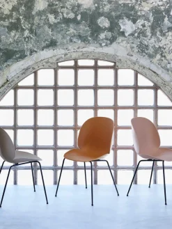 Sillas>GUBI Silla de plástico Beetle Turrón, negro mate