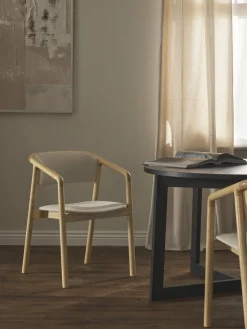 Sillas Con Reposabrazos|Sillas>Westwing Collection Silla tapizada con reposabrazos Gali Tejido blanco crema, madera de fresno clara