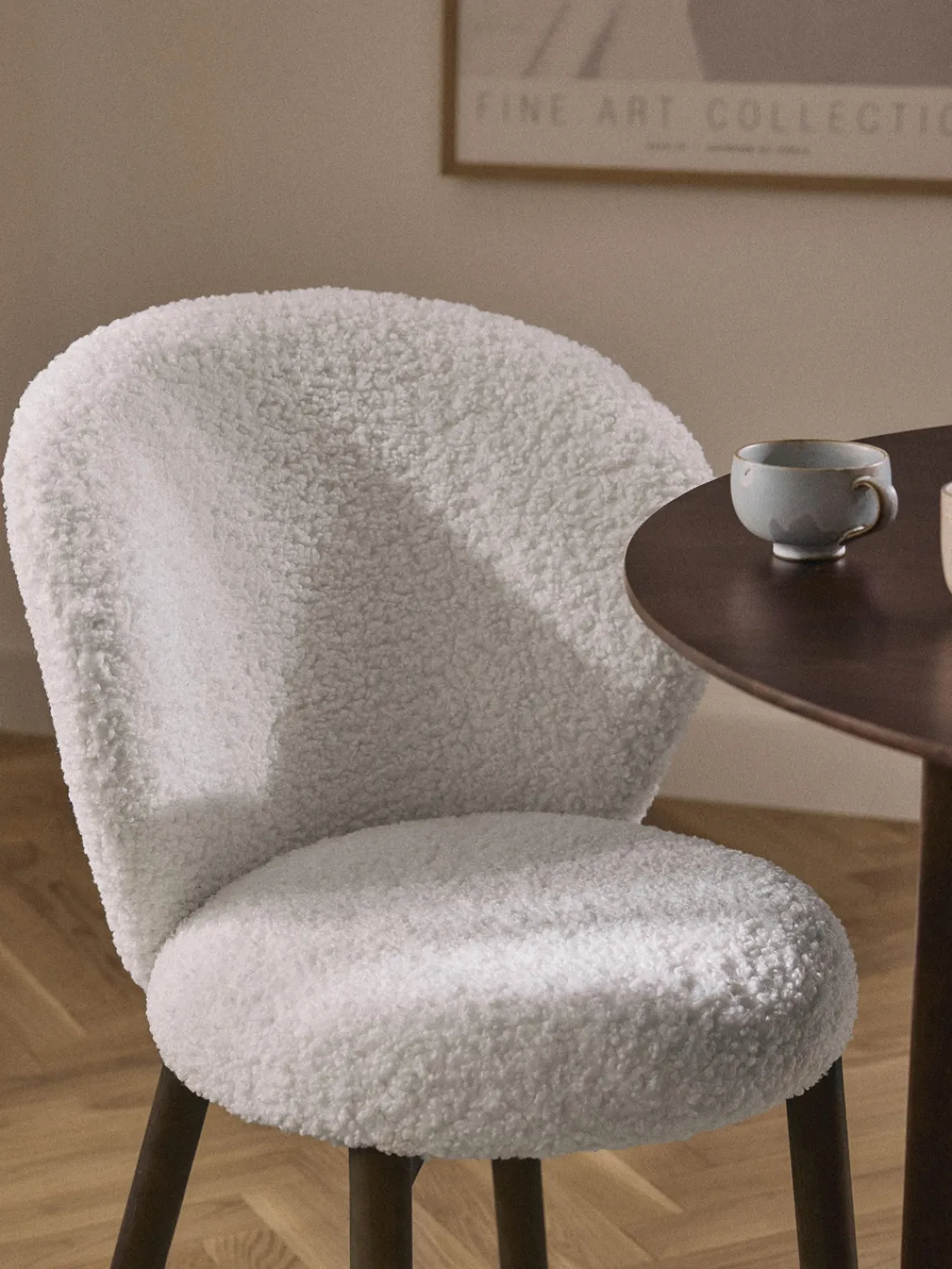 Sillas>Westwing Collection Silla tapizada en borreguillo Serena Tapizado blanco, madera de fresno marrón pintado