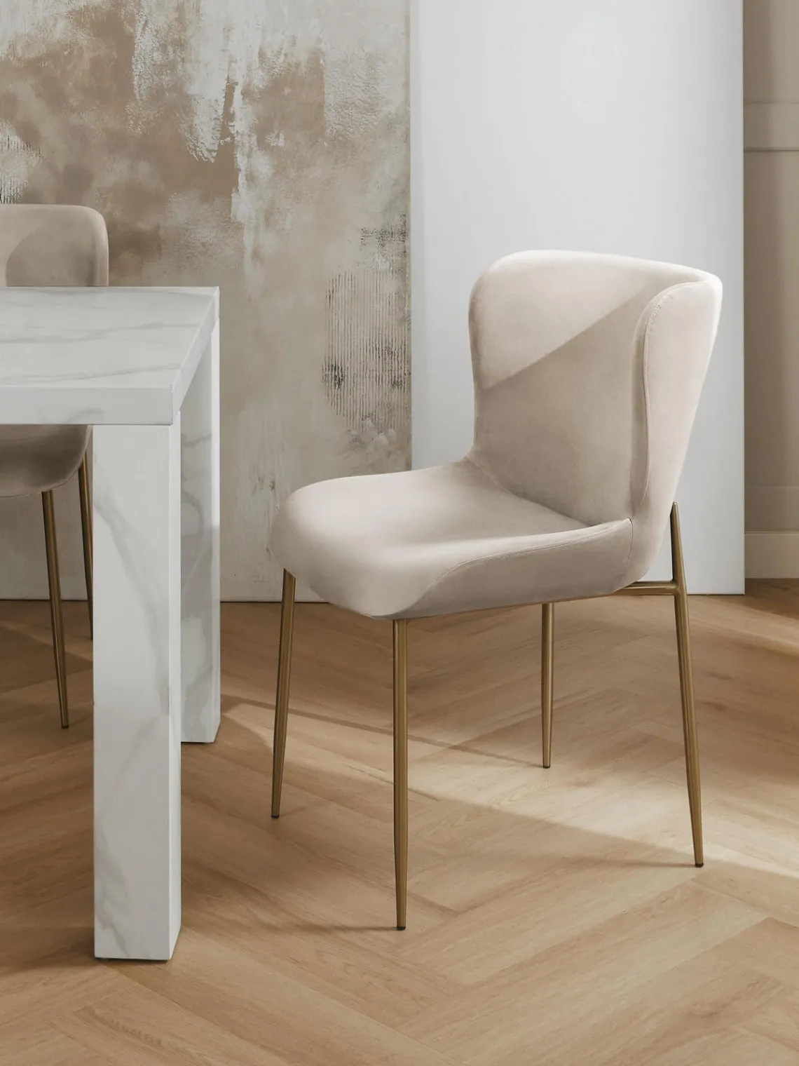 Sillas>Westwing Collection Silla tapizada en terciopelo Tess Terciopelo beige claro, dorado mate