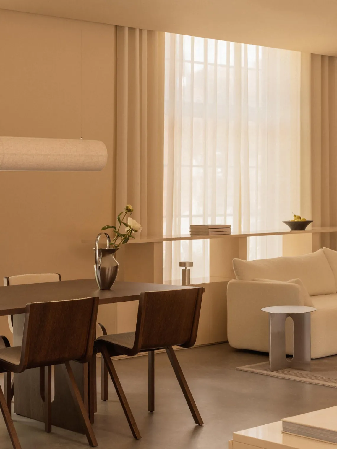 Sillas>Audo Copenhagen Silla tapizada Ready Dining Tejido blanco Off White, madera de roble oscura