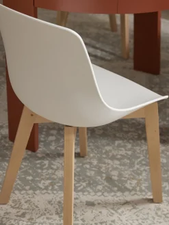 Clearance Sillas de plástico con patas de madera Dave, 2 uds. Sillas