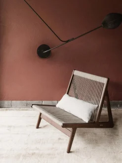 Sillones Pequeños|Sillones></noscript>GUBI Sillón artesanal de madera de nogal con cojín de asiento MR01 Initial Madera de nogal, beige claro