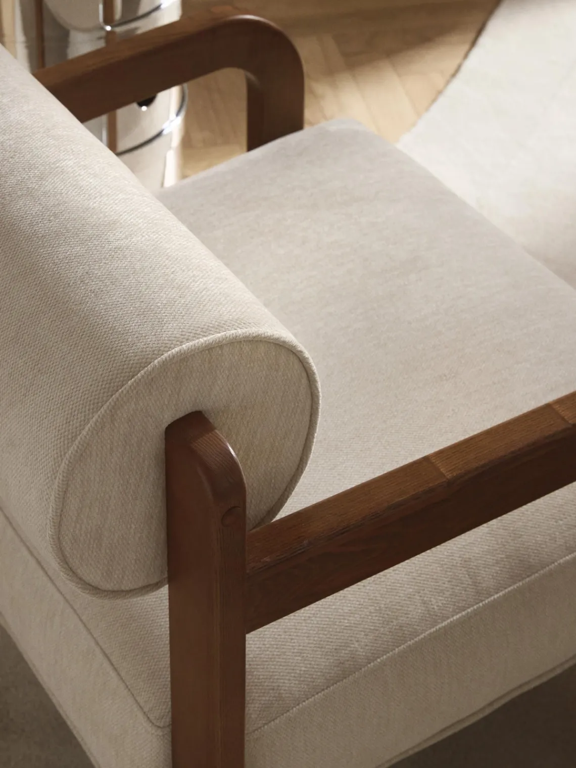 Sillones Pequeños|Sillones>Westwing Collection Sillón de madera de fresno Raymond Chenilla beige, madera de fresno lacada en marrón oscuro