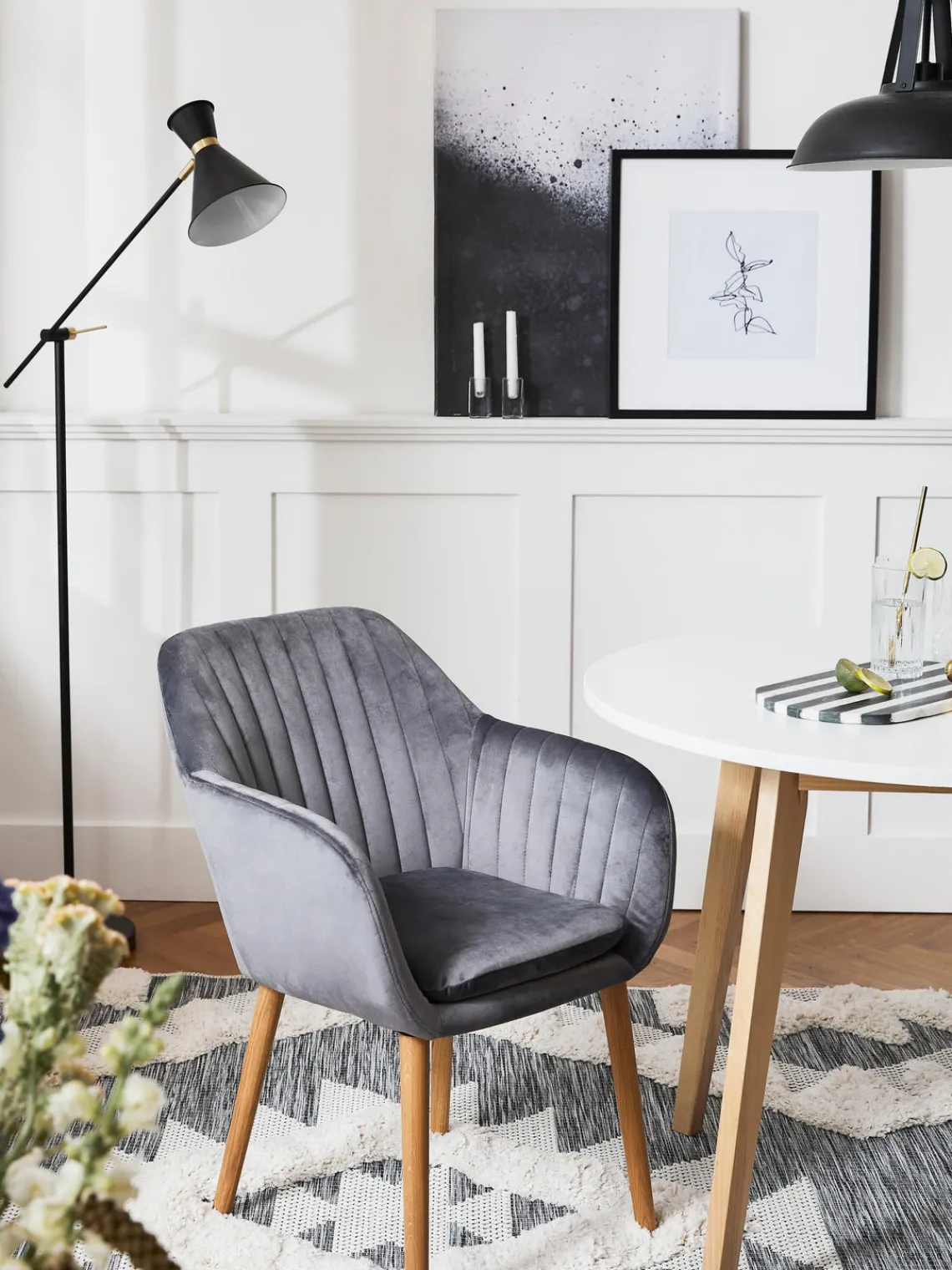 Sillón de terciopelo con patas de madera Emilia Sillas Con Reposabrazos|Sillas