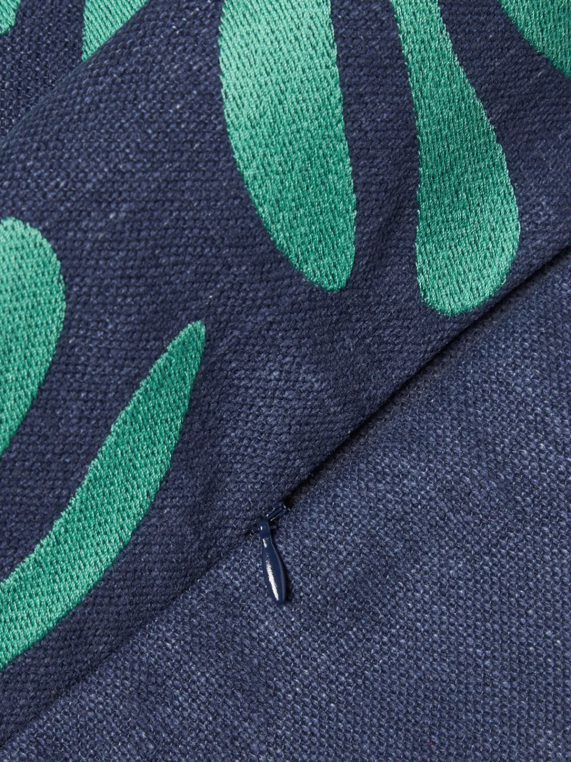 Mantas|Cojines De Exterior>Westwing Collection Sofá de jardín en tejido bouclé de madera de acacia Bo (2 plazas) Azul oscuro, verde turquesa