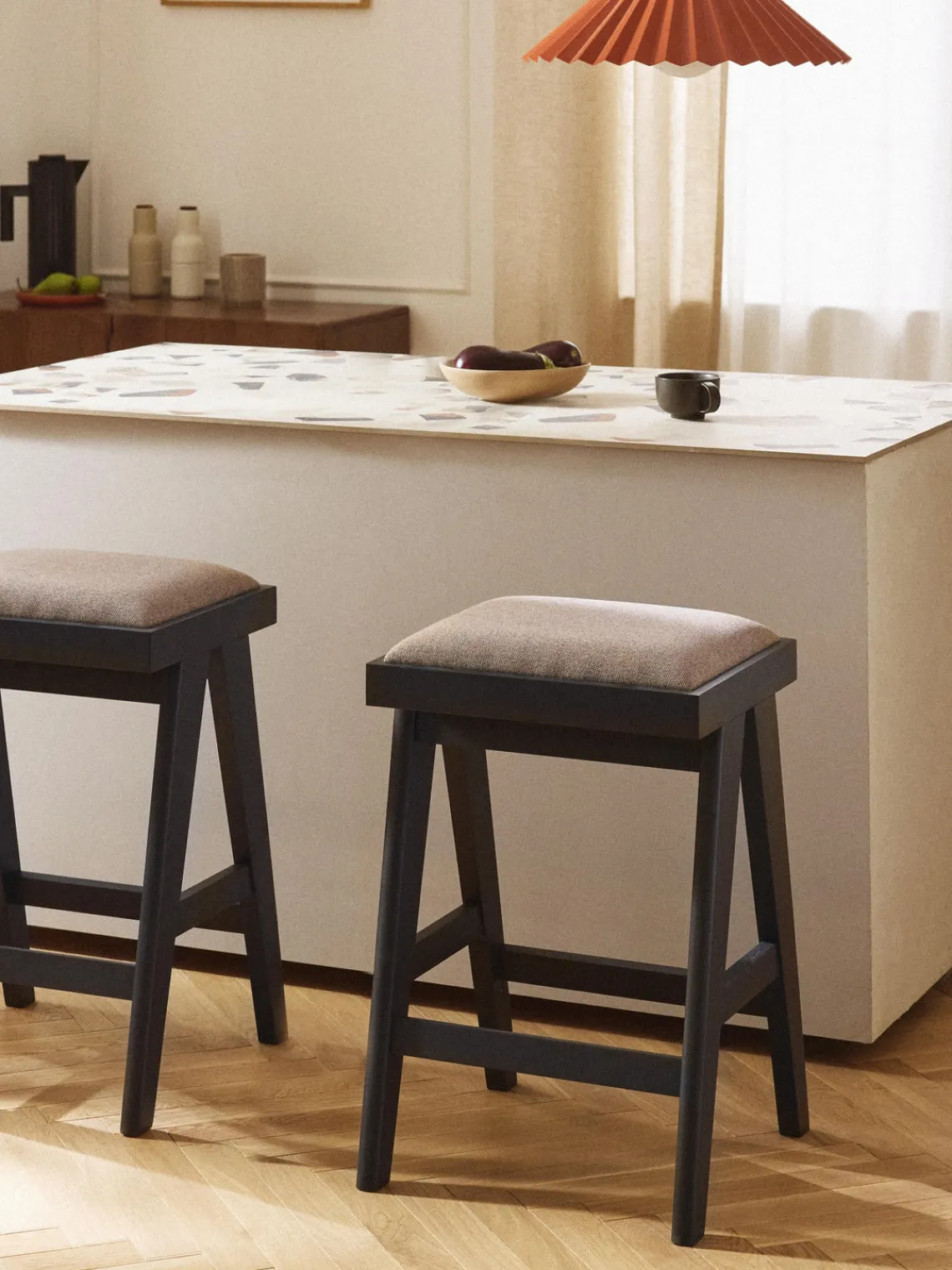 Taburetes Altos|Sillas>Westwing Collection Taburete alto tapizado Sissi Tejido greige, negro