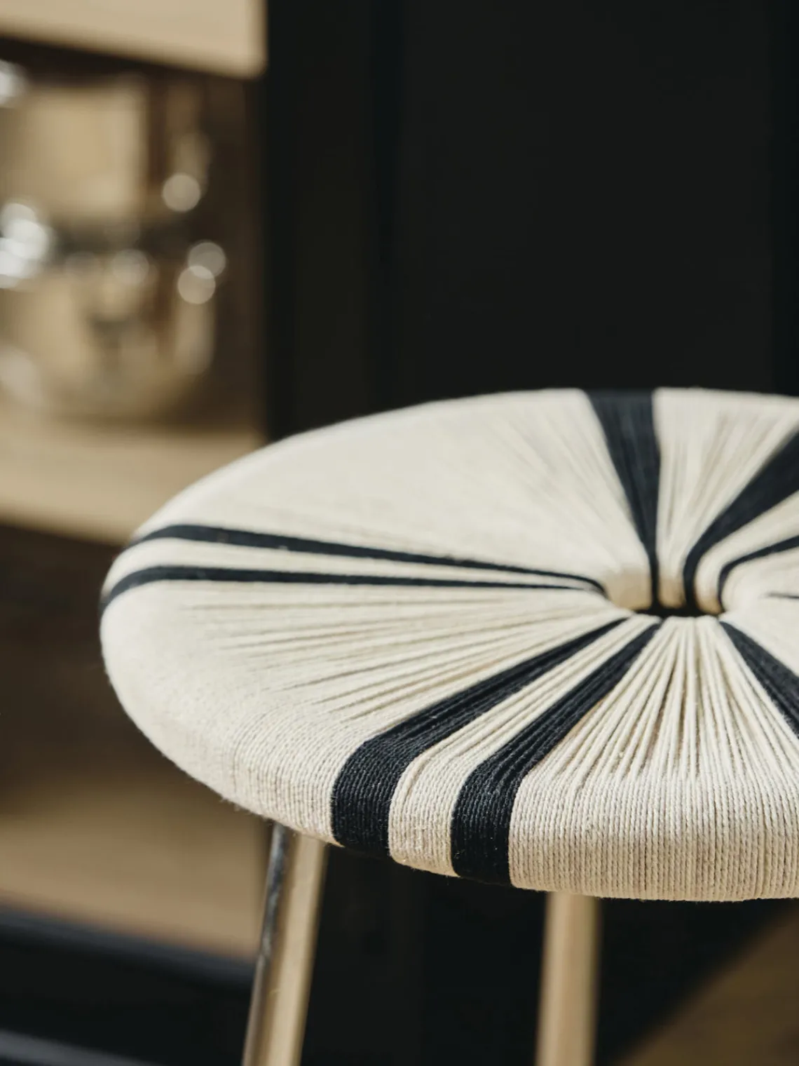 Discount Taburete bajo Morice, negro/ivory Pufs Y Otomanos|Pufs Y Otomanos