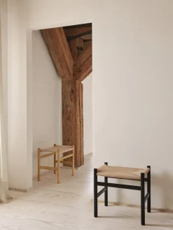 Pufs Y Otomanos|Pufs Y Otomanos>Carl Hansen & Søn Taburete con asiento tejido a mano CH53 Madera de haya pintada en negro, beige claro