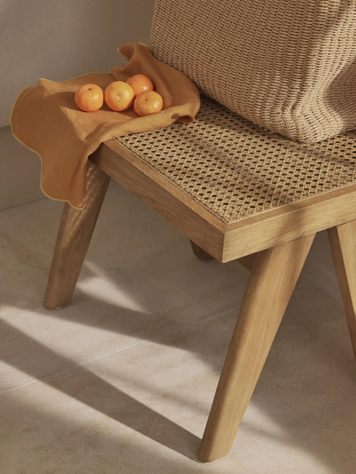 Pufs Y Otomanos|Pufs Y Otomanos>Westwing Collection Taburete con tejido vienés Sissi Madera de roble clara, beige claro