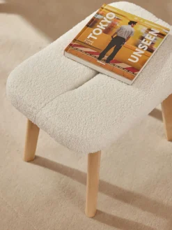 Pufs Y Otomanos|Pufs Y Otomanos></noscript>Westwing Collection Taburete de borreguillo Wing Borreguillo blanco crema, madera de abedul