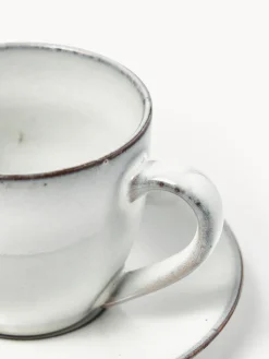 Tazas Y Mugs|Vajillas Completas></noscript>Broste Copenhagen Taza artesanal con platito Nordic Sand Tonos blancos y grises