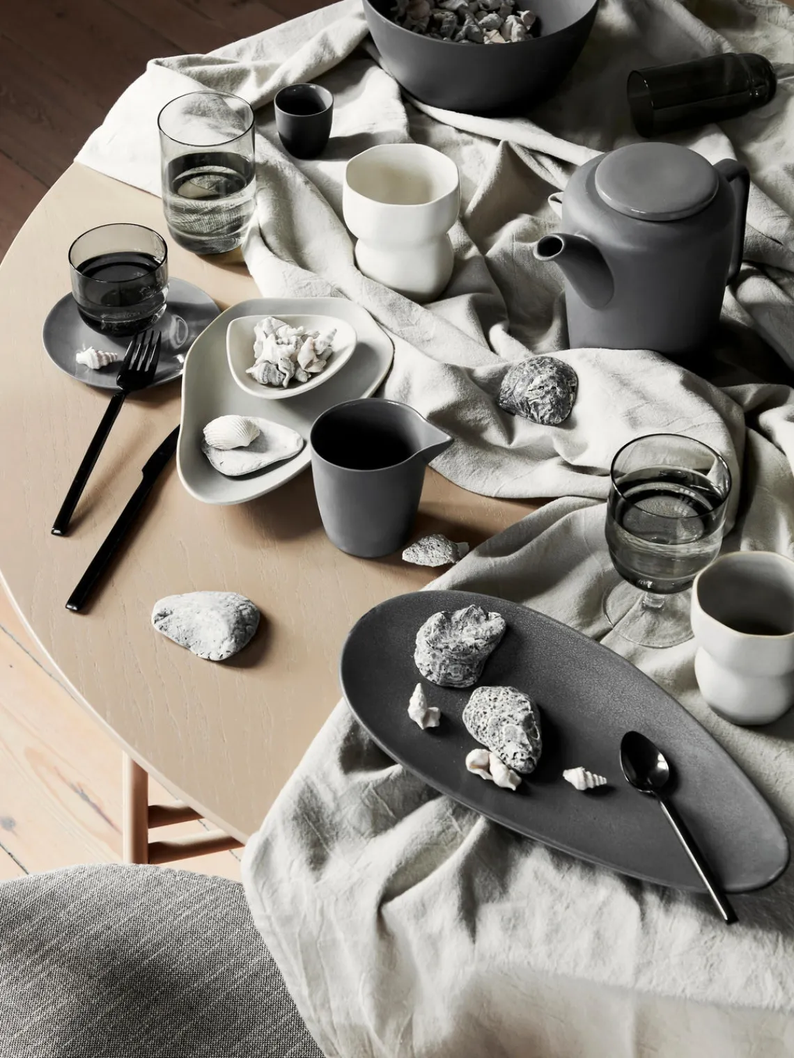 Tazas Y Mugs|Vajillas Completas>Broste Copenhagen Taza con forma orgánica artesanal Limfjord Greige