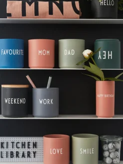 Tazas Y Mugs|Vajillas Completas></noscript>DESIGN LETTERS Taza día del padre de diseño Favourite DAD/LOVE Greige (Dad)
